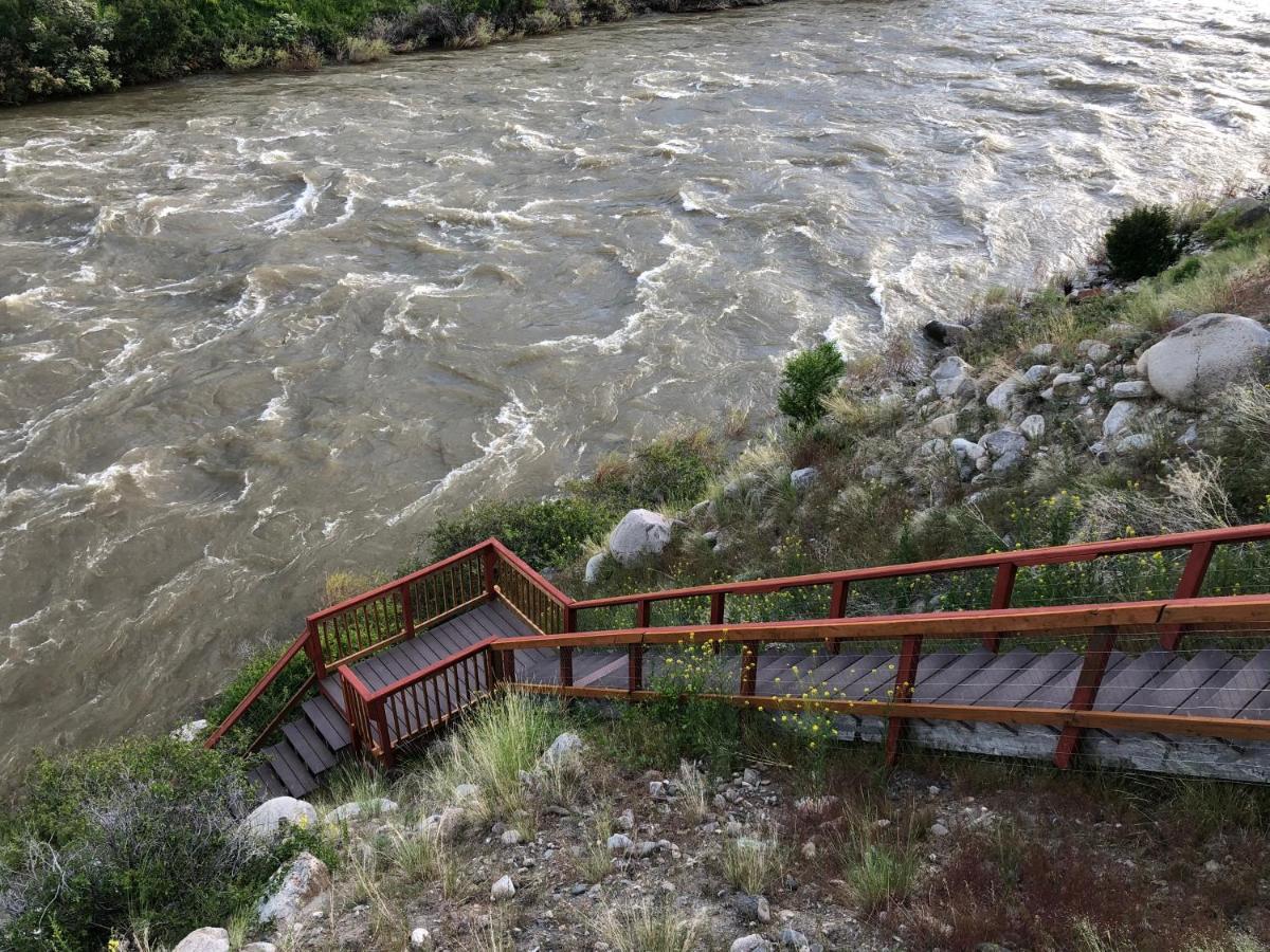 Yellowstone Riverside Cottages Gardiner Eksteriør billede