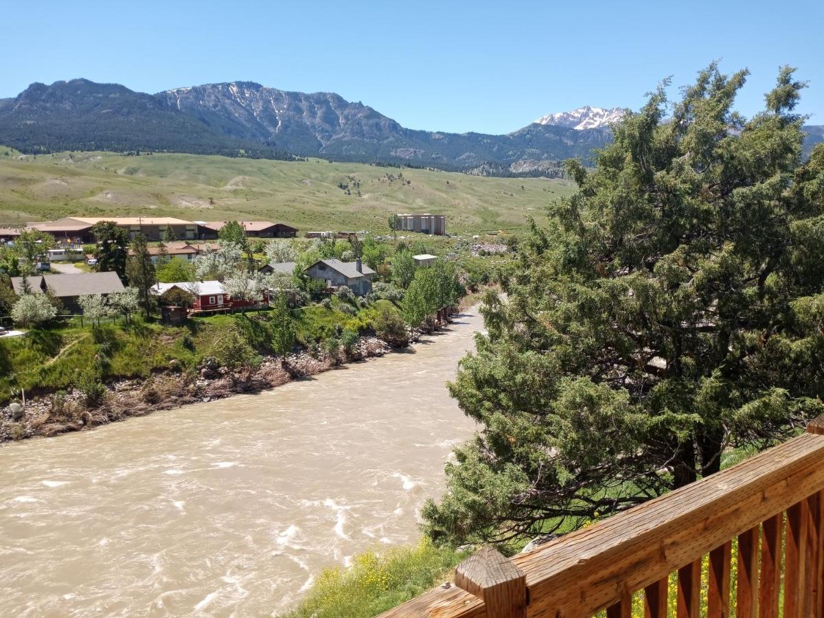 Yellowstone Riverside Cottages Gardiner Eksteriør billede